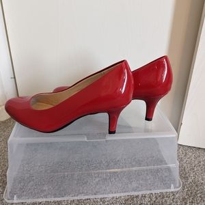 New, without tags red Lifestride pumps